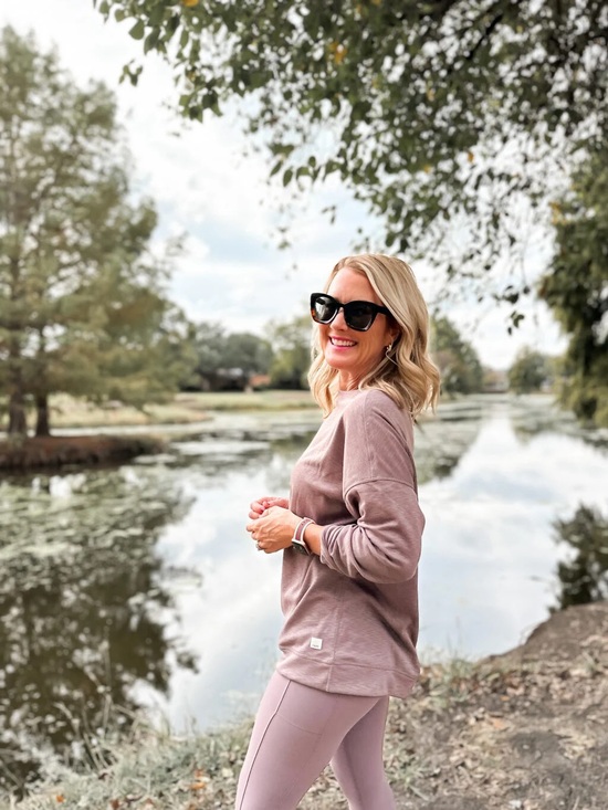 Vuori Tops - Vuori Halo Performance Crewneck Sz S Sugarplum